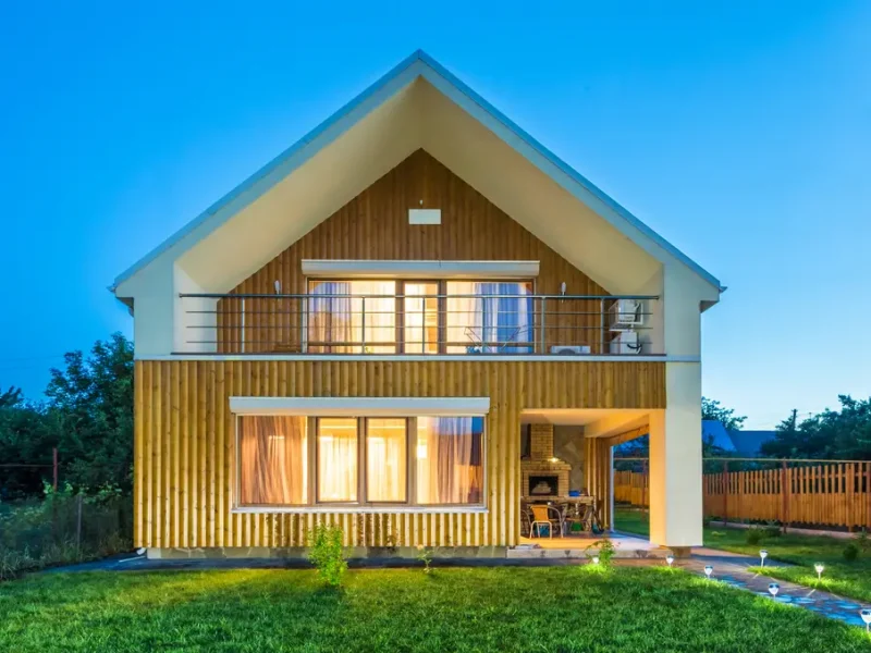 עיצוב בית פרטי עם אלמנטים של עץ